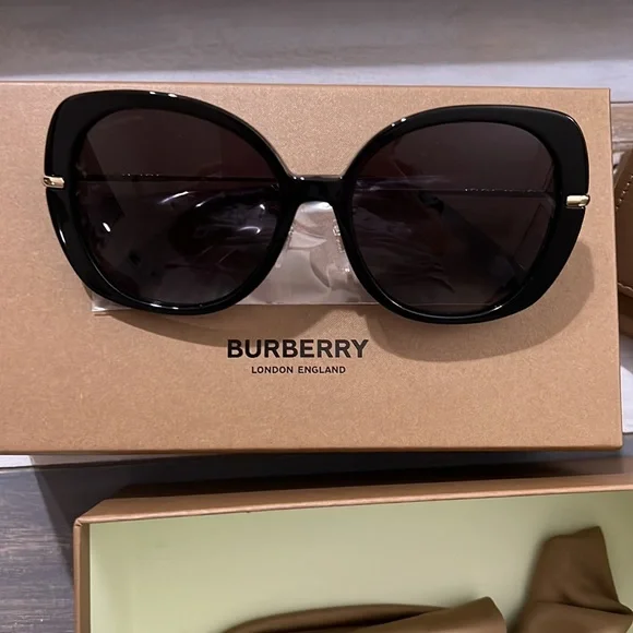 Brand new! Burberry Eugenie 55MM Square Sunglasses. Authenticity guaranteed Burberry BE4374 Eugenie XL (55 - 17) with Grey lenses and  main image 3